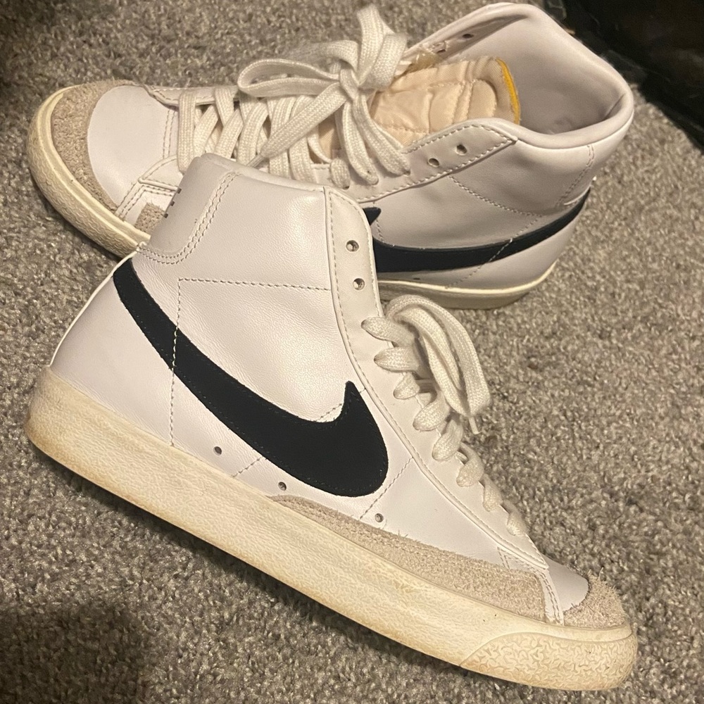 Nike Women’s Blazer Mid 77’s